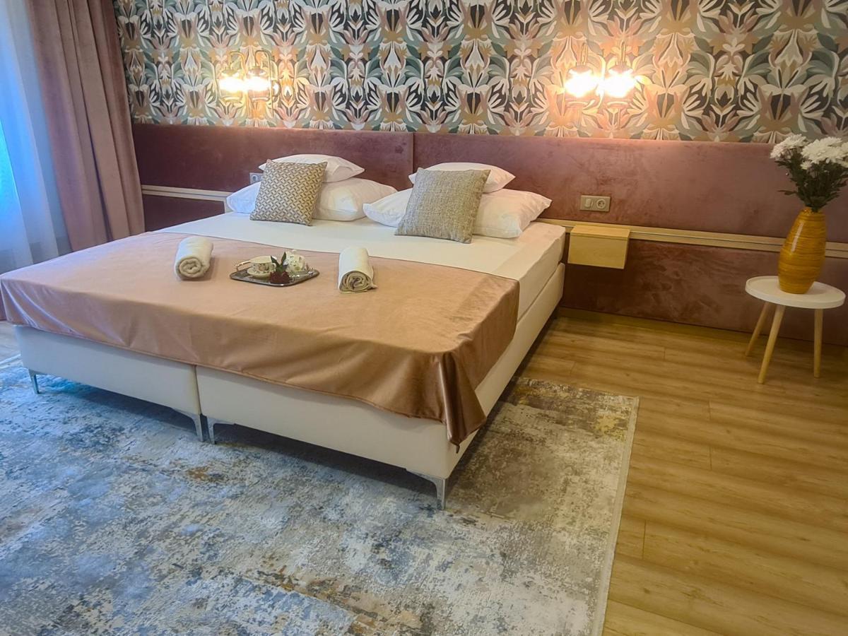Ditlin Apartmanok Pápa Exterior foto